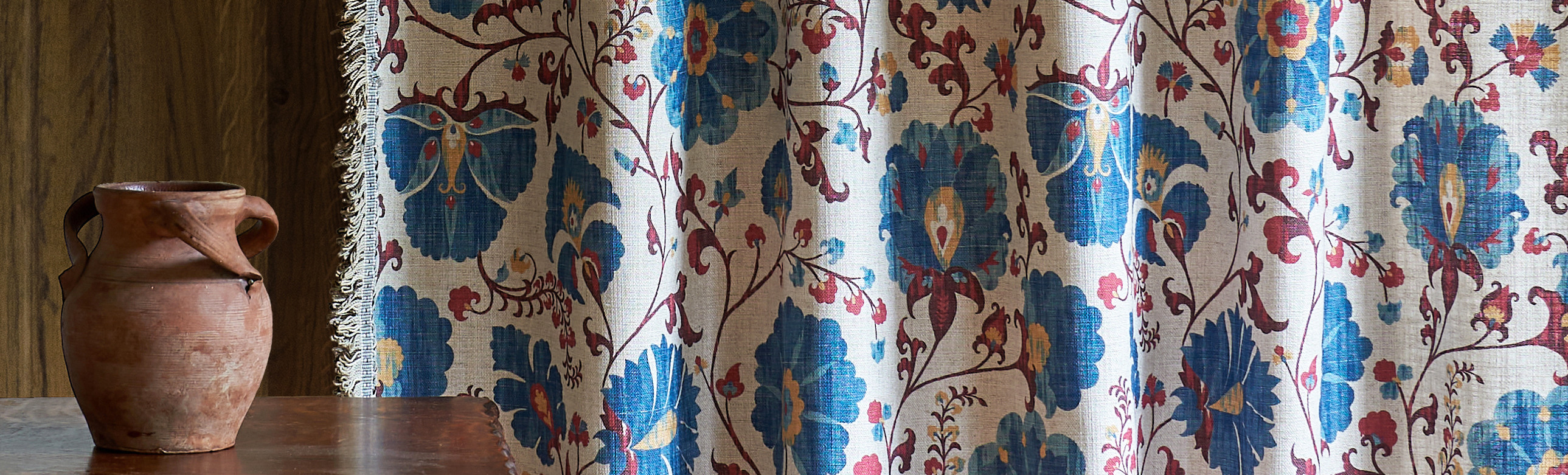 <p>Stellata flower brown wallpaper, fabric and wallpaper design.</p>